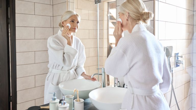 uso corretto del latte detergente per il viso