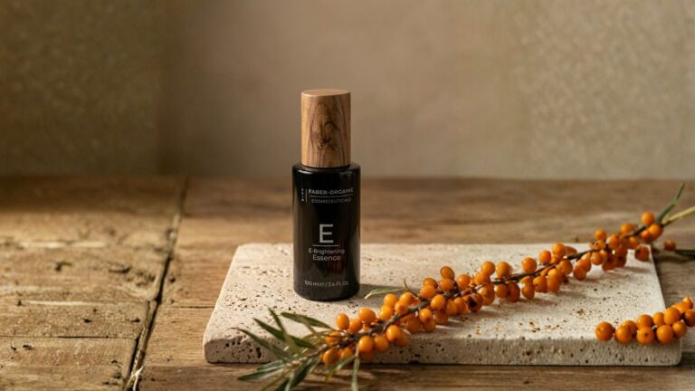 Essenza viso: cos’è, a cosa serve e dove inserirla nella skincare